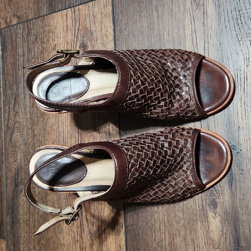 Beautiful Frye Leather Heels - Picture 2 of 12